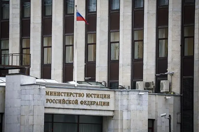 Минюст добавил в реестр иностранных агентов новых участников и региональные проекты, включая Максима Курникова и организации, связанные с немецкой культурой; события разворачиваются в Оренбургской области и Новосибирске.